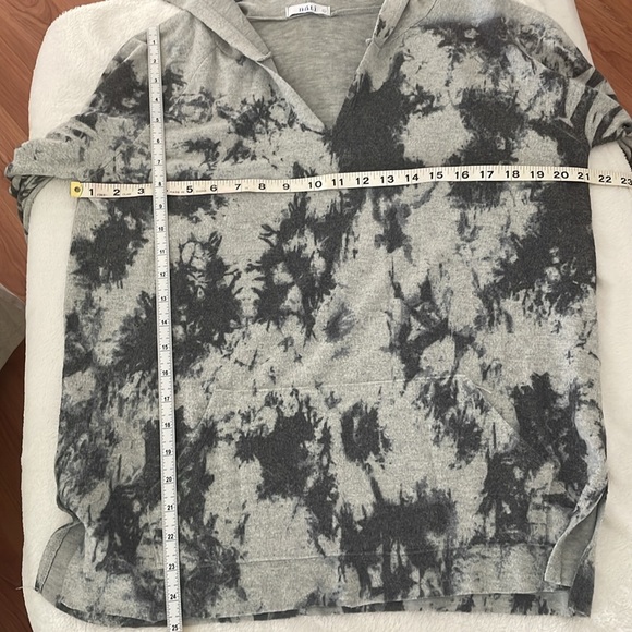 Nati Kangaroo Pocket Sweater tunic - Picture 10 of 10